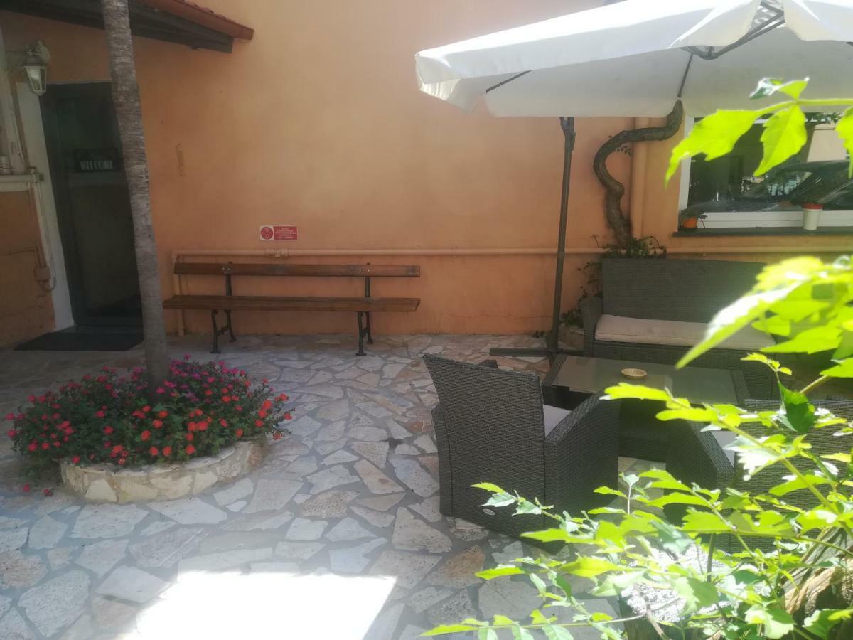 Hotel La Tavernetta فاراتسي المظهر الخارجي الصورة